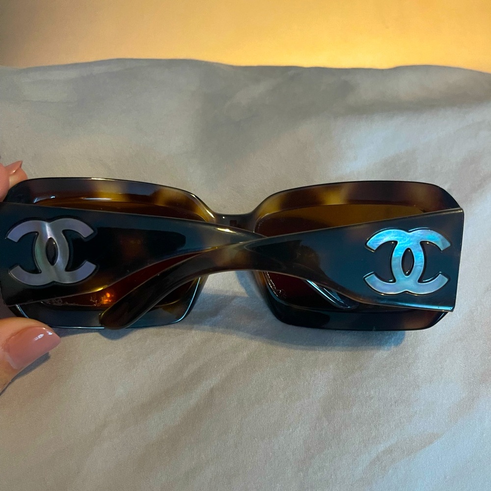 VINTAGE CHANEL SUNGLASSES
